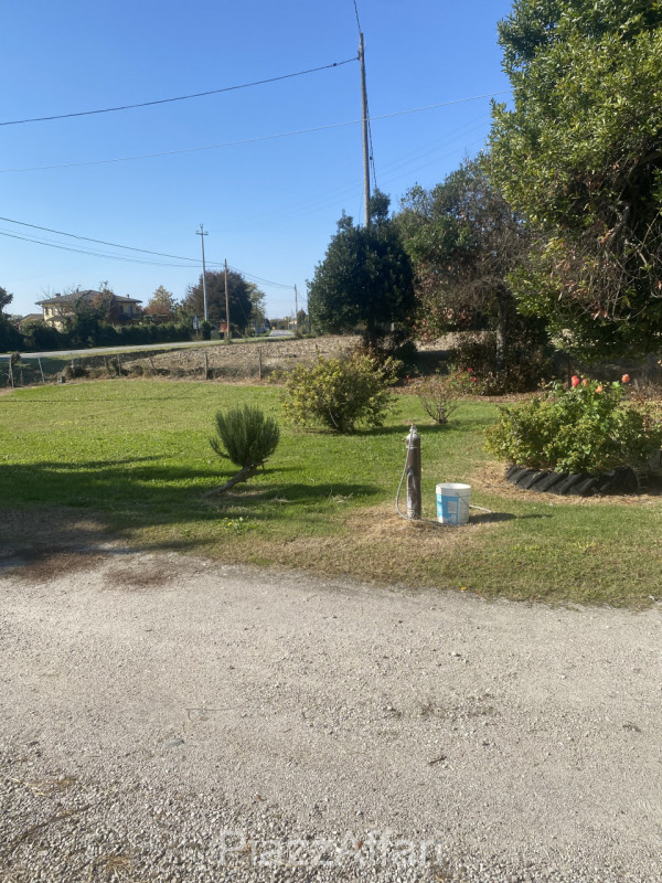 RIF. PDS410

Proponiamo in vendita casa accostata abitabile con giardino di pertinenza, sia lato ...