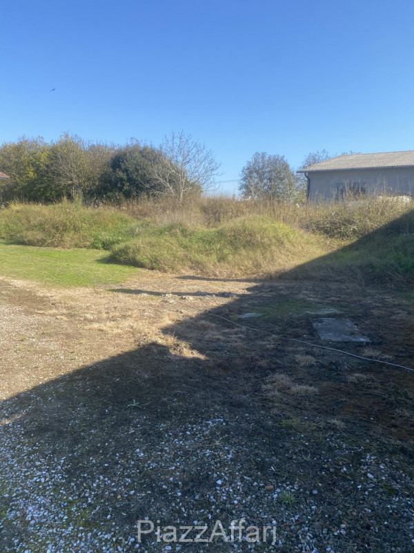 RIF. PDS410

Proponiamo in vendita casa accostata abitabile con giardino di pertinenza, sia lato ...