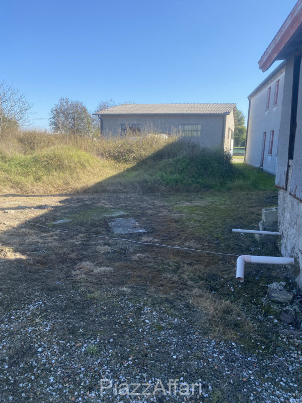 RIF. PDS410

Proponiamo in vendita casa accostata abitabile con giardino di pertinenza, sia lato ...