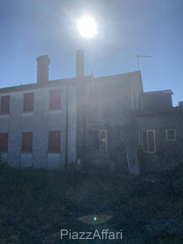 RIF. PDS410

Proponiamo in vendita casa accostata abitabile con giardino di pertinenza, sia lato ...