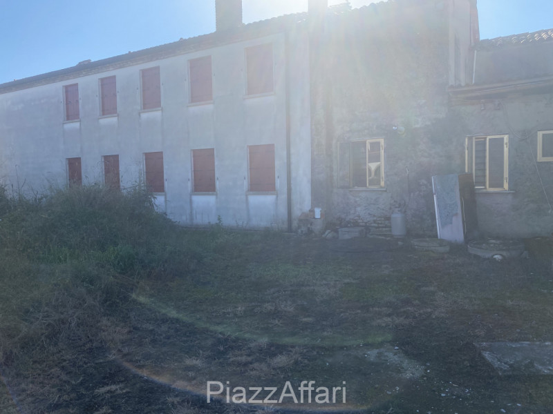 RIF. PDS410

Proponiamo in vendita casa accostata abitabile con giardino di pertinenza, sia lato ...