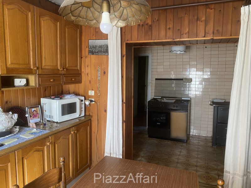 RIF. PDS410

Proponiamo in vendita casa accostata abitabile con giardino di pertinenza, sia lato ...