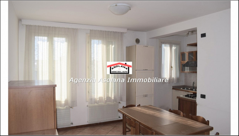 Vendesi appartamento 2 camere in comune di Fonte. L’appartamento si trova al secondo ed ultimo pi...