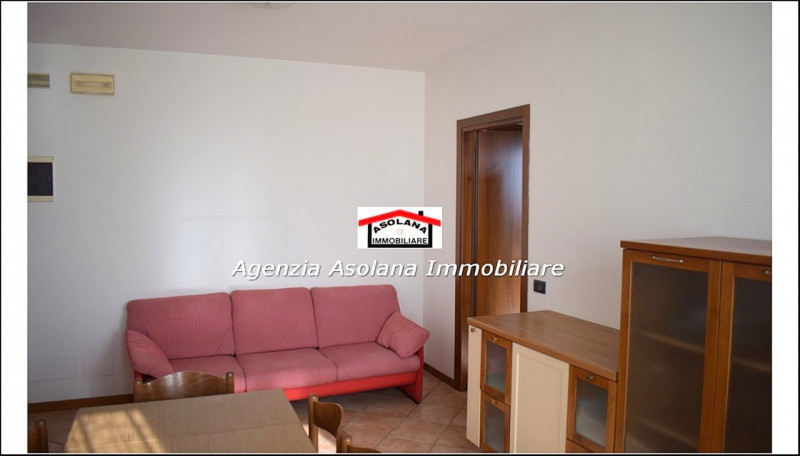 Vendesi appartamento 2 camere in comune di Fonte. L’appartamento si trova al secondo ed ultimo pi...