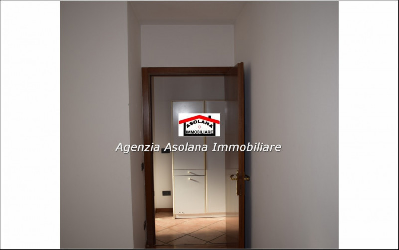 Vendesi appartamento 2 camere in comune di Fonte. L’appartamento si trova al secondo ed ultimo pi...