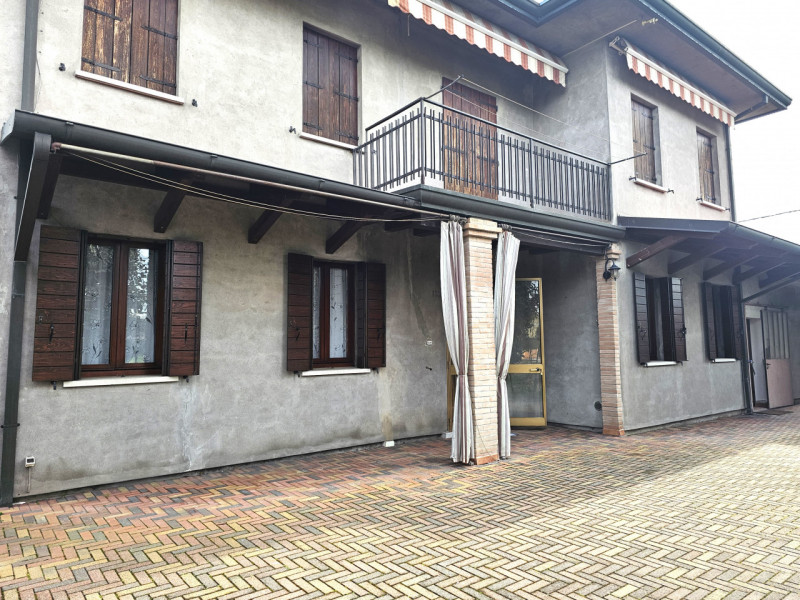 Rif. SAPS175 
Proponiamo in esclusiva una casa singola a Sant’Angelo di Piove di Sacco.
Questa so...