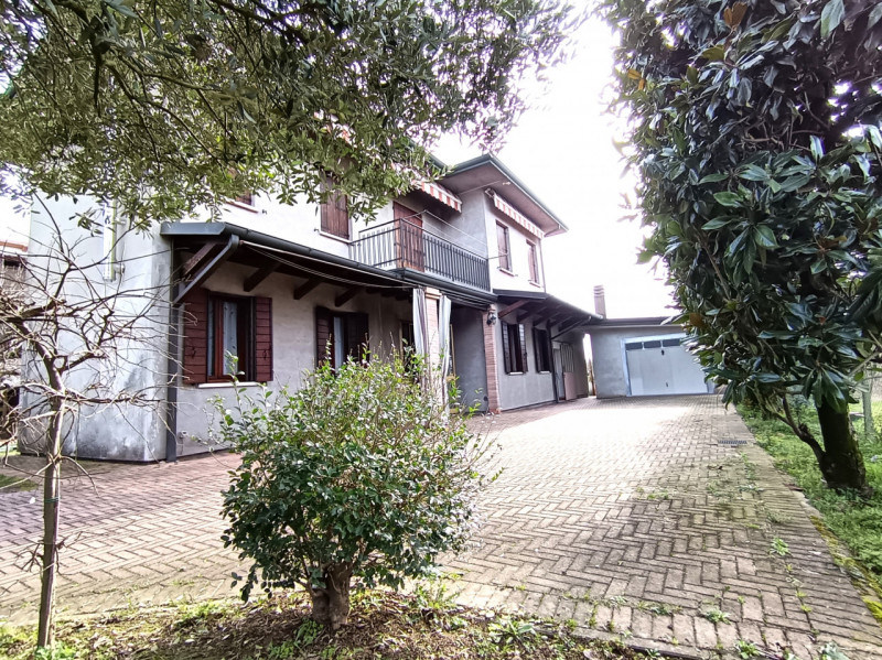 Rif. SAPS175 
Proponiamo in esclusiva una casa singola a Sant’Angelo di Piove di Sacco.
Questa so...