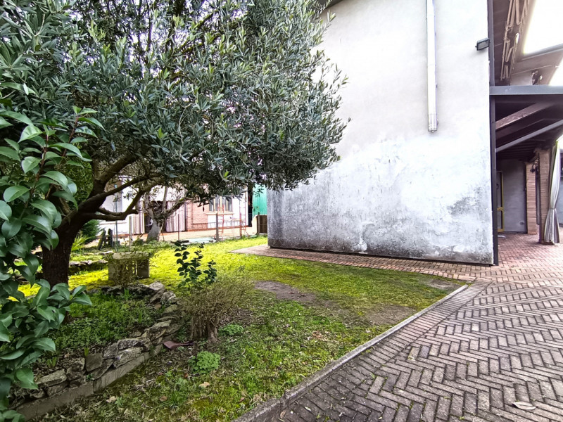 Rif. SAPS175 
Proponiamo in esclusiva una casa singola a Sant’Angelo di Piove di Sacco.
Questa so...