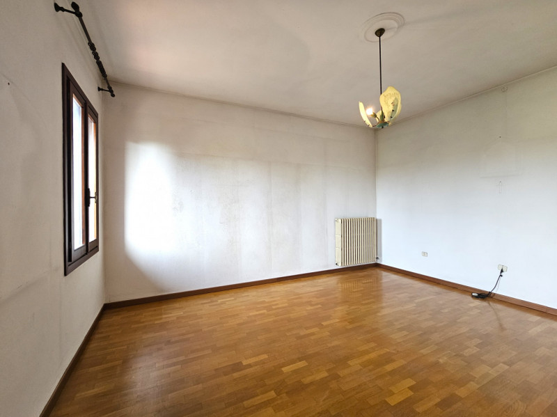 Rif. SAPS175 
Proponiamo in esclusiva una casa singola a Sant’Angelo di Piove di Sacco.
Questa so...