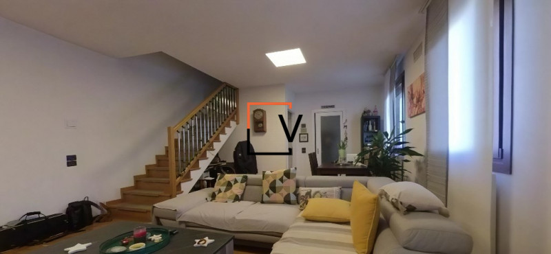 V402 - Proponiamo in vendita esclusiva appartamento duplex di circa 140mq calpestabili completame...