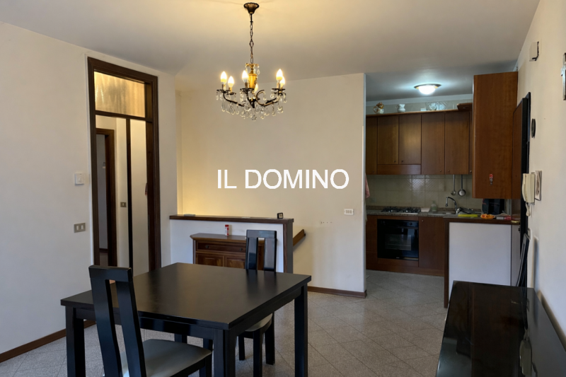 Appartamento libero da subito, situato al piano 1° e piano Terra di una bella palazzina di poche ...