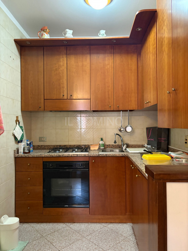 Appartamento libero da subito, situato al piano 1° e piano Terra di una bella palazzina di poche ...