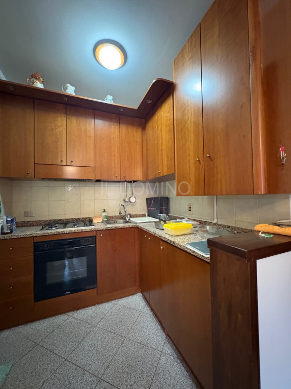 Appartamento libero da subito, situato al piano 1° e piano Terra di una bella palazzina di poche ...