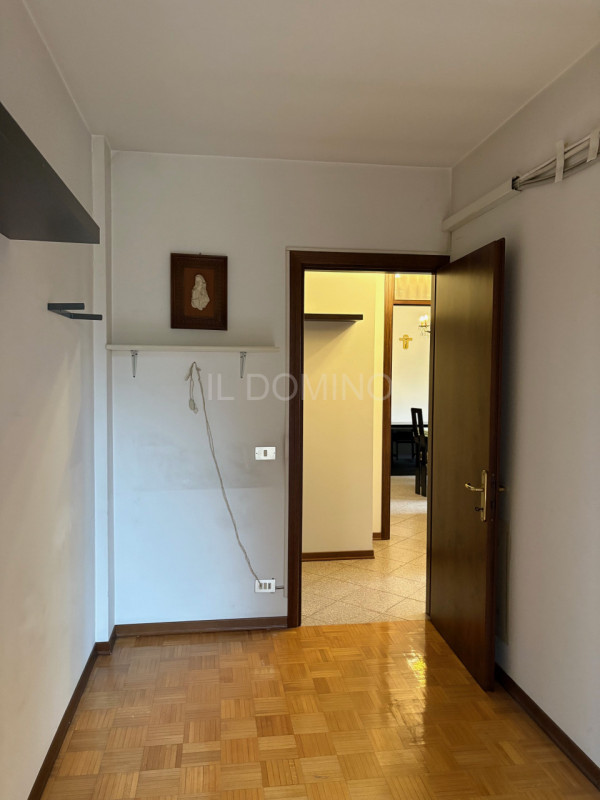 Appartamento libero da subito, situato al piano 1° e piano Terra di una bella palazzina di poche ...