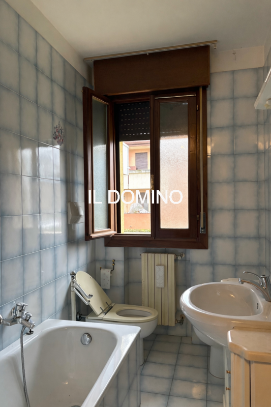 Appartamento libero da subito, situato al piano 1° e piano Terra di una bella palazzina di poche ...