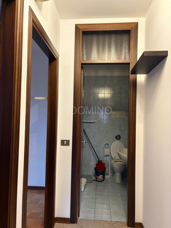 Appartamento libero da subito, situato al piano 1° e piano Terra di una bella palazzina di poche ...