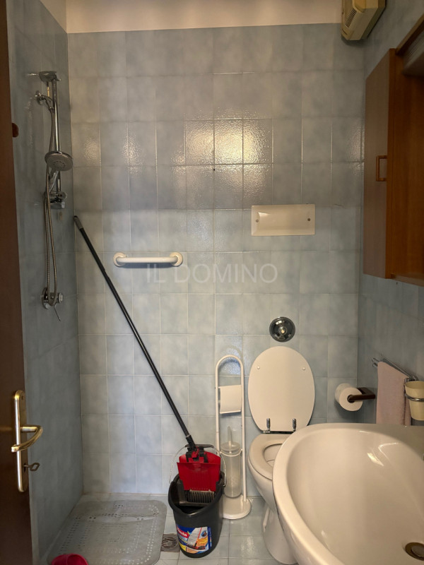 Appartamento libero da subito, situato al piano 1° e piano Terra di una bella palazzina di poche ...