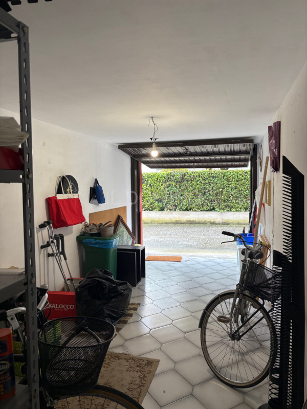 Appartamento libero da subito, situato al piano 1° e piano Terra di una bella palazzina di poche ...