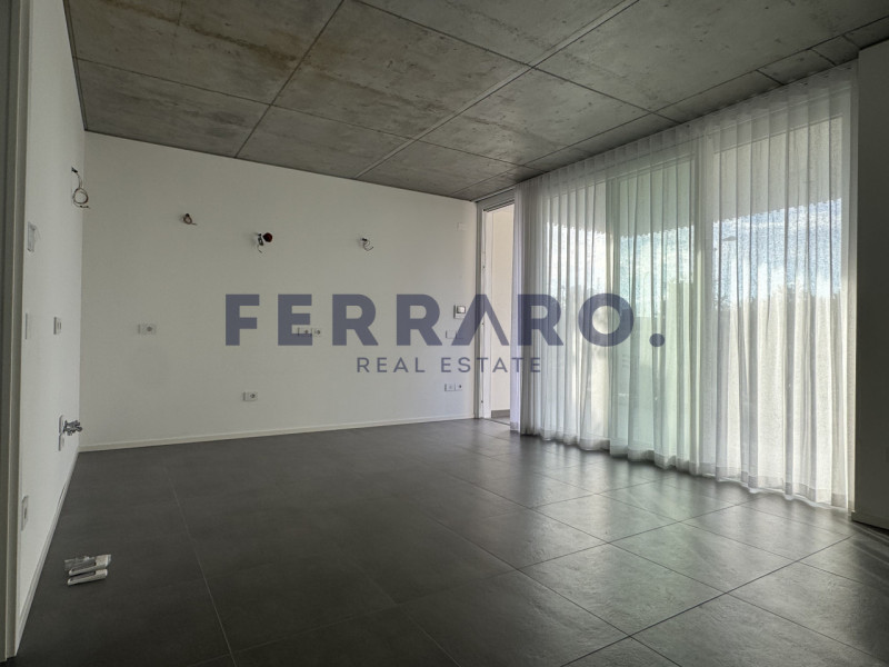 Jesolo Lido. Codice AV27. Scopri questo affascinante appartamento al piano terra con giardino lib...