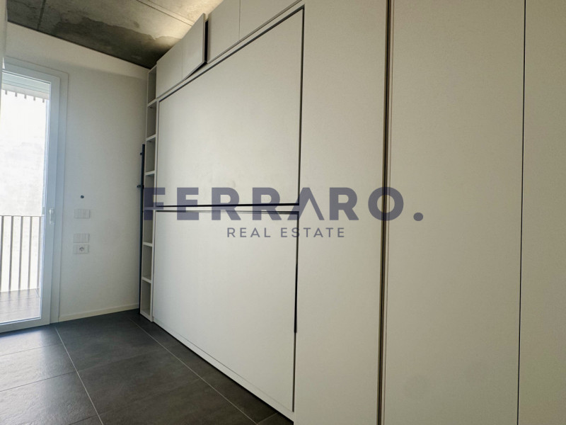 Jesolo Lido. Codice AV27. Scopri questo affascinante appartamento al piano terra con giardino lib...