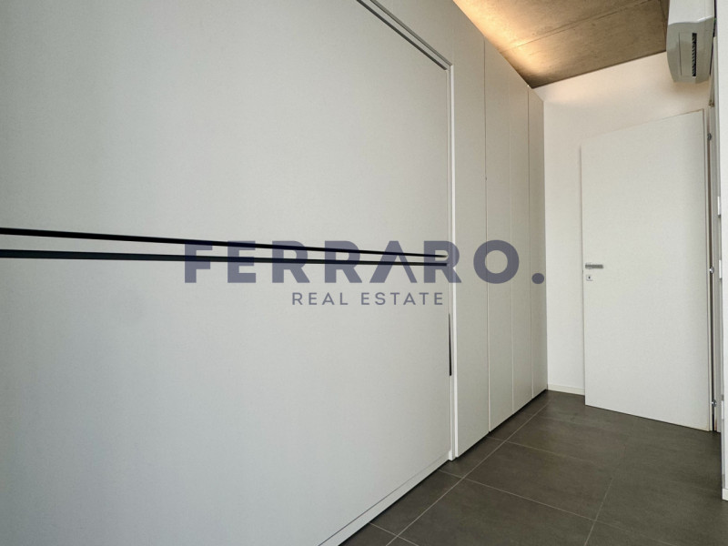 Jesolo Lido. Codice AV27. Scopri questo affascinante appartamento al piano terra con giardino lib...