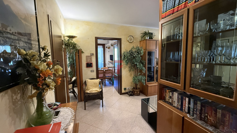 CADONEGHE - loc.Bragni - appartamento quadrilocale situato nel cuore della tranquilla zona di Bra...