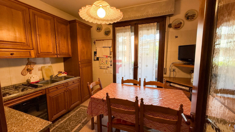 CADONEGHE - loc.Bragni - appartamento quadrilocale situato nel cuore della tranquilla zona di Bra...