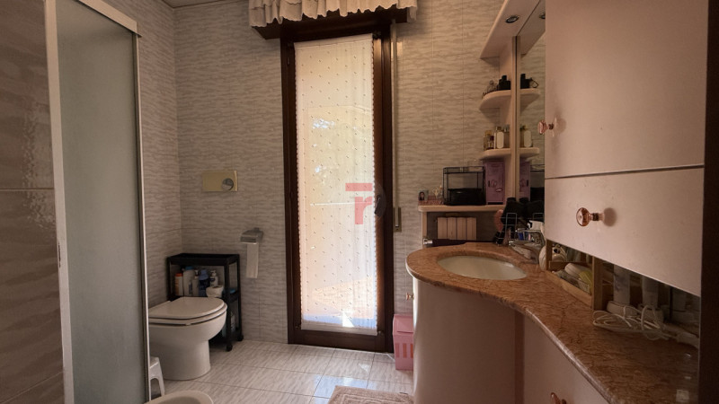 CADONEGHE - loc.Bragni - appartamento quadrilocale situato nel cuore della tranquilla zona di Bra...