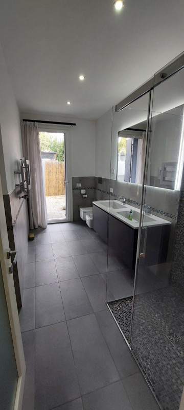 Proponiamo in vendita questa splendida casa a schiera, PORZIONE DI TESTA, situata nel tranquillo ...