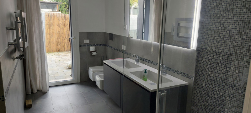 Proponiamo in vendita questa splendida casa a schiera, PORZIONE DI TESTA, situata nel tranquillo ...