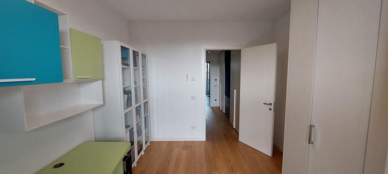 Proponiamo in vendita questa splendida casa a schiera, PORZIONE DI TESTA, situata nel tranquillo ...