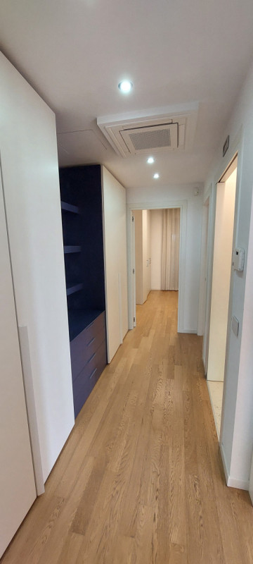 Proponiamo in vendita questa splendida casa a schiera, PORZIONE DI TESTA, situata nel tranquillo ...