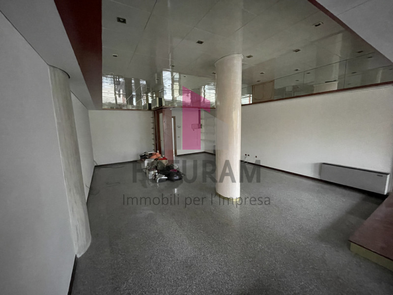 VICENZA -12FIL- PER INFO - 0444/310220

Se stai cercando un'opportunità unica per avviare o trasf...