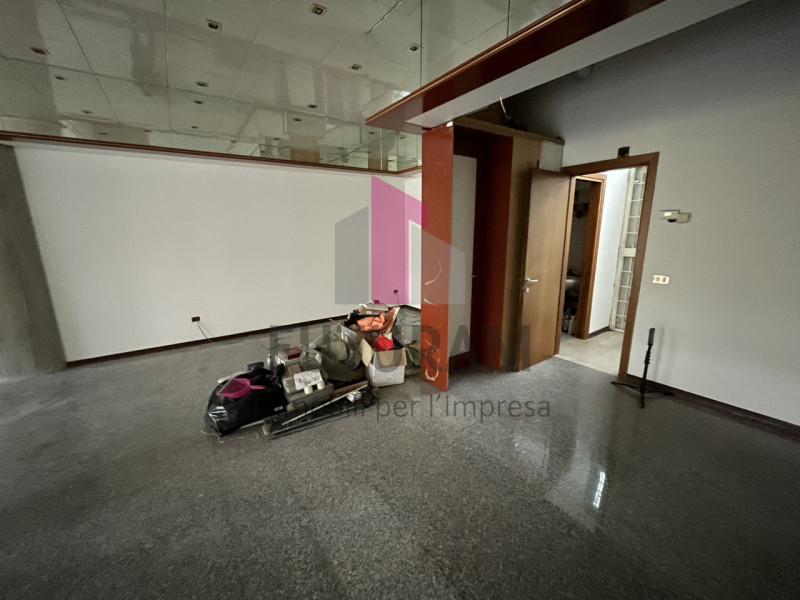 VICENZA -12FIL- PER INFO - 0444/310220

Se stai cercando un'opportunità unica per avviare o trasf...