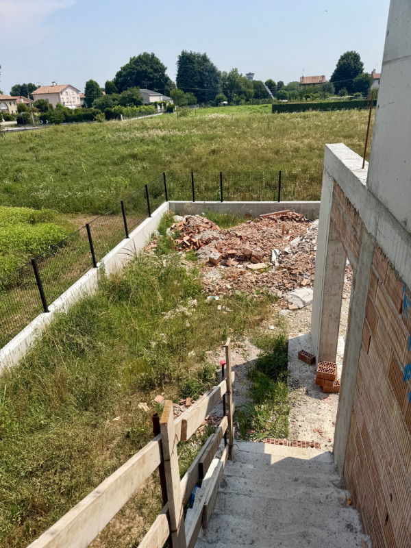 ULTIMA UNITA' DISPONIBILE
Stai cercando una soluzione all'ultimo piano, con un un grande terrazzo...