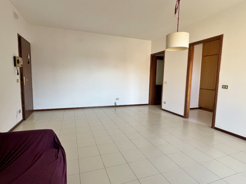 TRICAMERE BISERVIZI VENDESI A RETTORGOLE DI CALDOGNO, COMPLETO DI GARAGE DOPPIO - RIF. 8346
Propo...