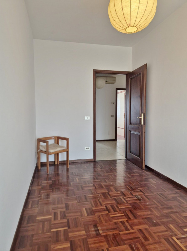 TRICAMERE BISERVIZI VENDESI A RETTORGOLE DI CALDOGNO, COMPLETO DI GARAGE DOPPIO - RIF. 8346
Propo...