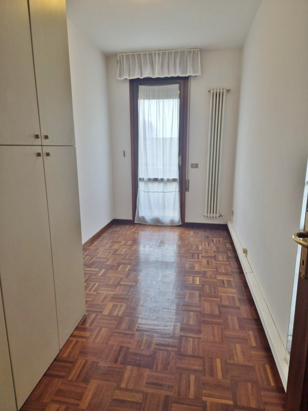 TRICAMERE BISERVIZI VENDESI A RETTORGOLE DI CALDOGNO, COMPLETO DI GARAGE DOPPIO - RIF. 8346
Propo...