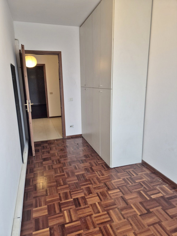 TRICAMERE BISERVIZI VENDESI A RETTORGOLE DI CALDOGNO, COMPLETO DI GARAGE DOPPIO - RIF. 8346
Propo...