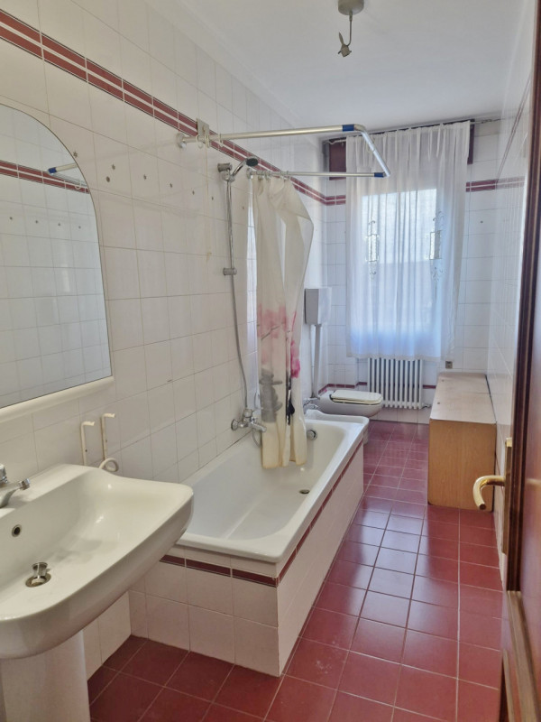 TRICAMERE BISERVIZI VENDESI A RETTORGOLE DI CALDOGNO, COMPLETO DI GARAGE DOPPIO - RIF. 8346
Propo...