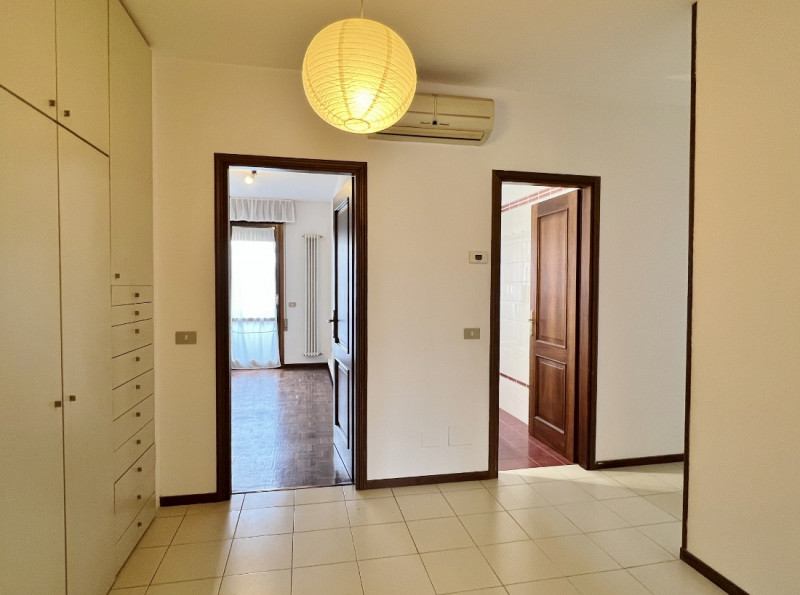 TRICAMERE BISERVIZI VENDESI A RETTORGOLE DI CALDOGNO, COMPLETO DI GARAGE DOPPIO - RIF. 8346
Propo...