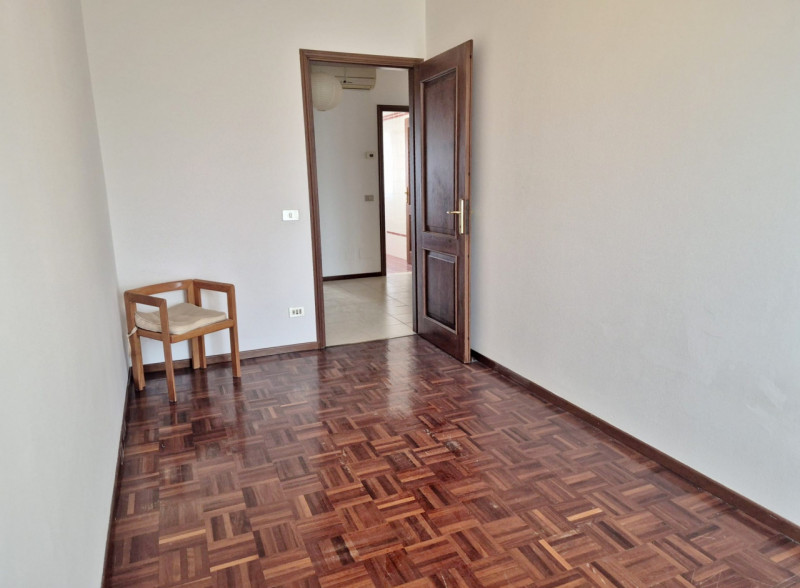 TRICAMERE BISERVIZI VENDESI A RETTORGOLE DI CALDOGNO, COMPLETO DI GARAGE DOPPIO - RIF. 8346
Propo...