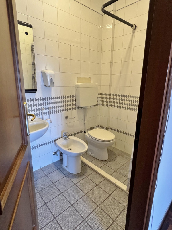 TRICAMERE BISERVIZI VENDESI A RETTORGOLE DI CALDOGNO, COMPLETO DI GARAGE DOPPIO - RIF. 8346
Propo...