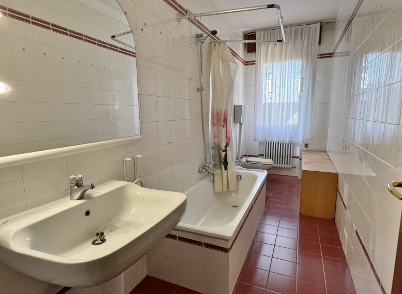 TRICAMERE BISERVIZI VENDESI A RETTORGOLE DI CALDOGNO, COMPLETO DI GARAGE DOPPIO - RIF. 8346
Propo...