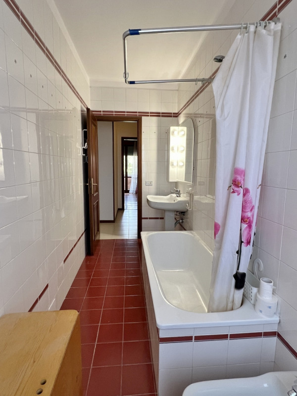 TRICAMERE BISERVIZI VENDESI A RETTORGOLE DI CALDOGNO, COMPLETO DI GARAGE DOPPIO - RIF. 8346
Propo...