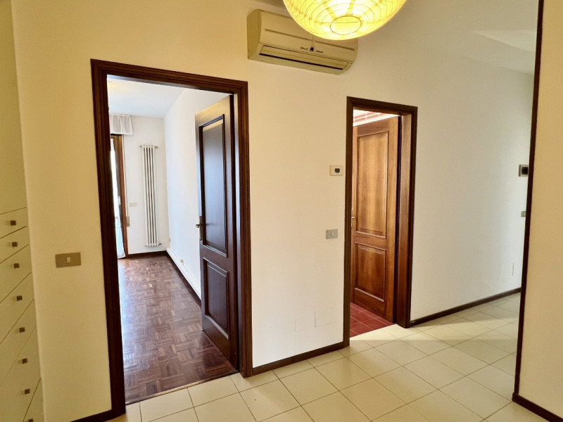 TRICAMERE BISERVIZI VENDESI A RETTORGOLE DI CALDOGNO, COMPLETO DI GARAGE DOPPIO - RIF. 8346
Propo...