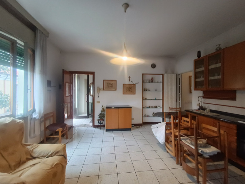 Se stai cercando un appartamento accogliente e ben posizionato, non perdere l'opportunità di scop...