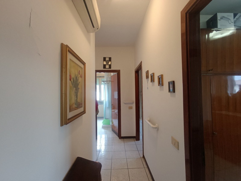 Se stai cercando un appartamento accogliente e ben posizionato, non perdere l'opportunità di scop...