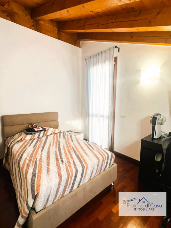 Pianiga loc. Mellaredo: In posizione strategica e comoda a tutti i principali servizi della zona,...