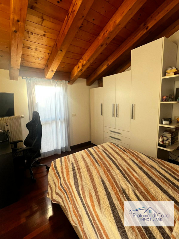 Pianiga loc. Mellaredo: In posizione strategica e comoda a tutti i principali servizi della zona,...